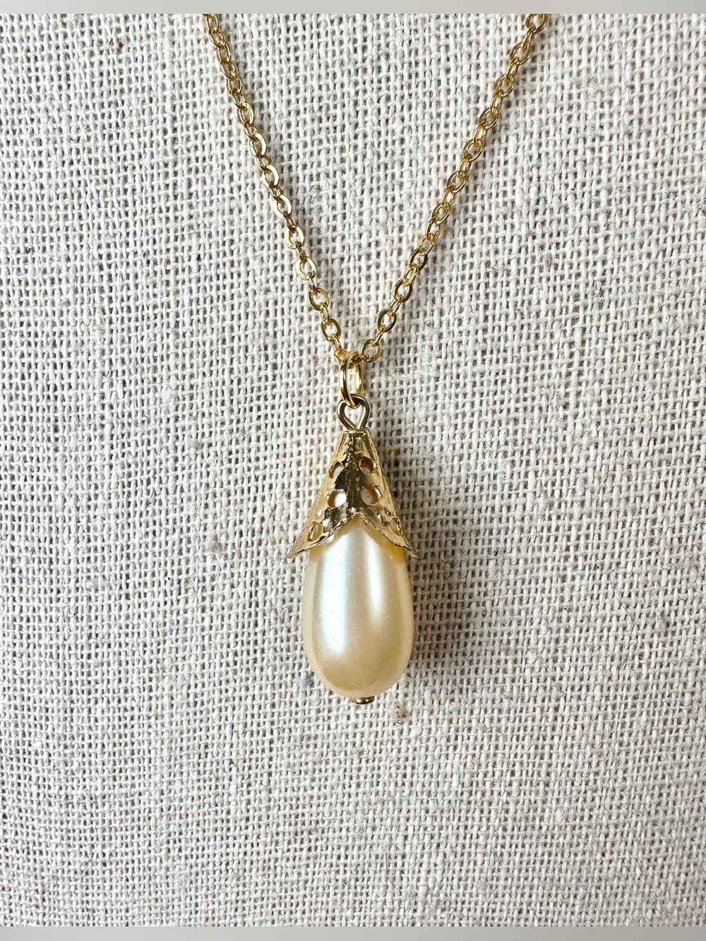 💛Vintage Gold Tone Teardrop Faux Pearl Pendant Necklace